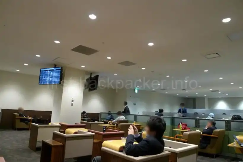 福岡空港 くつろぎのラウンジTimeのワークスペース