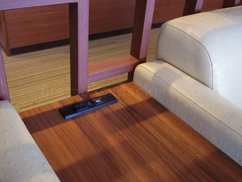 新千歳空港スーパーラウンジ ソファー席の電源