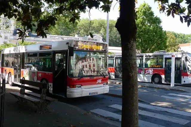 SNCF Biarritz駅のバスターミナル
