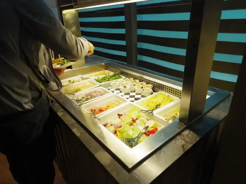 台北桃園空港（第2ターミナル）プラザ・プレミアム・ラウンジZONE Aサラダバー