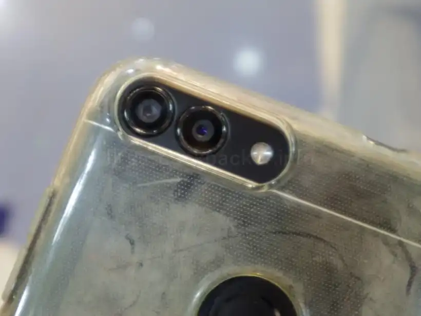 香港・深水埗の「冰藍手機」でのスマホレンズ修理、完了