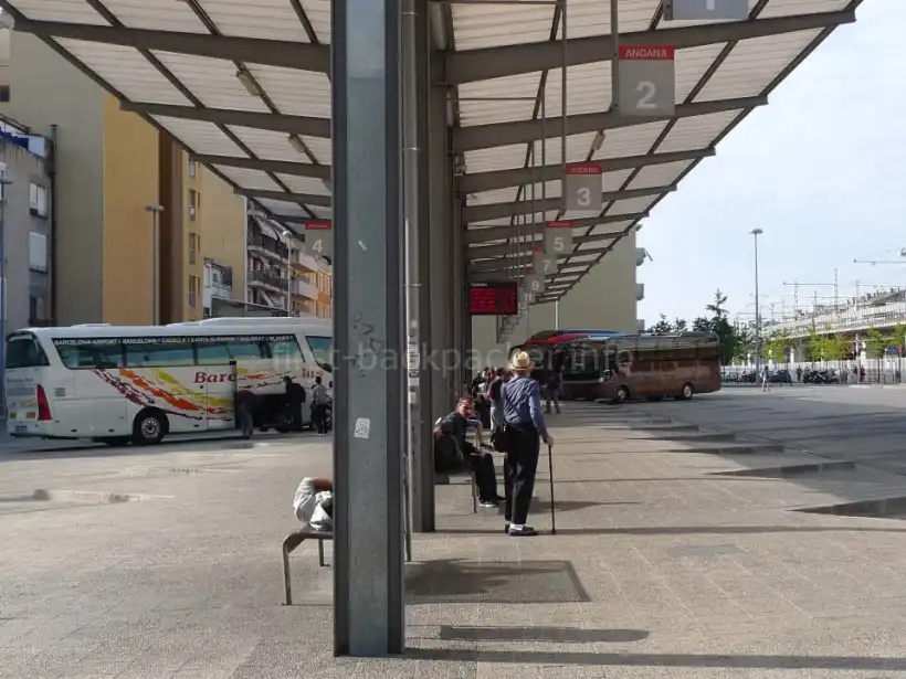 ジローナ駅のバスターミナル