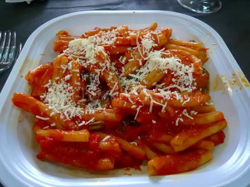 シチリア・Etna Peopleツアーのランチ