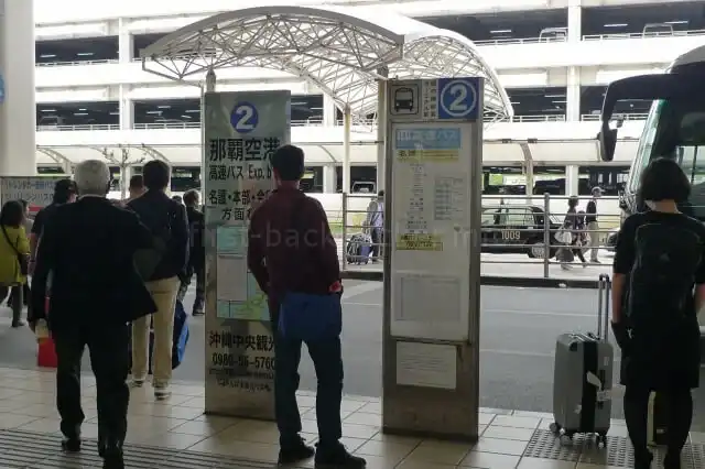 那覇空港1階のバスターミナル
