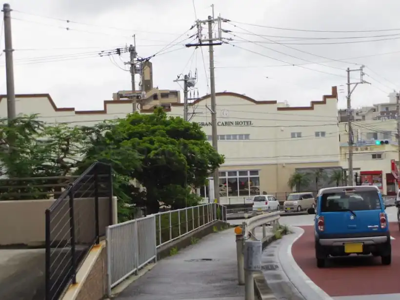 グランドキャビンホテル那覇小禄の外観