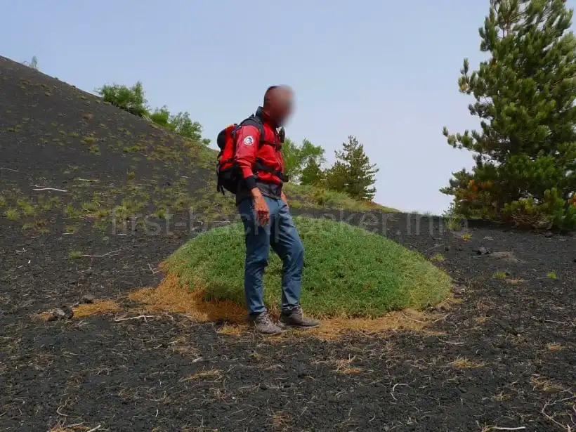シチリア・Etna Peopleツアーのエトナ山トレッキング中