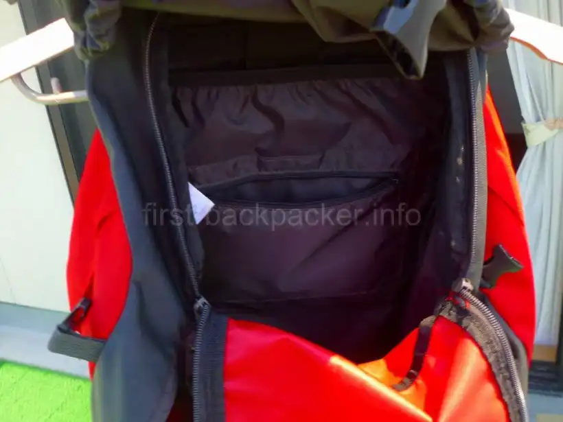 バックパックを外に干す