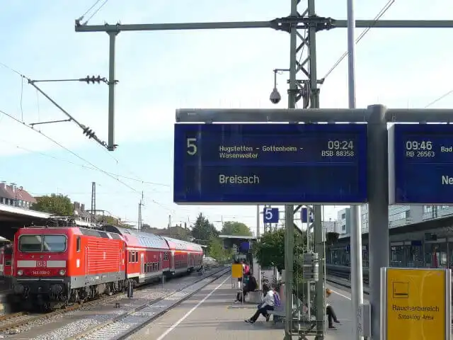 フライブルクの駅・ブライザッハ行