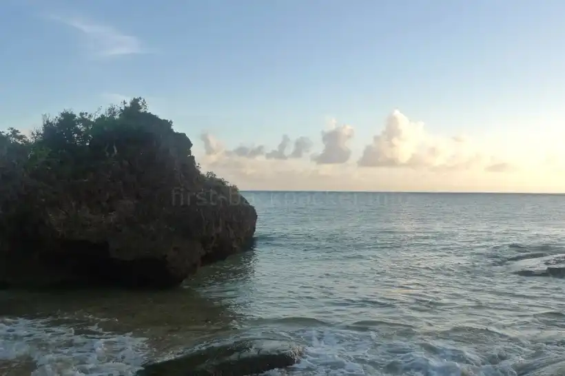 西表島・南風見田（はえみだ）の浜