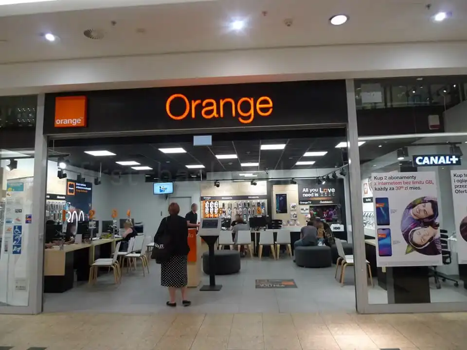 【ポーランド旅行記】OrangeのSIMカードを買ってみた!約210円で7GBの高速インターネットが超便利だった
