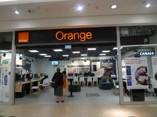 【ポーランド旅行記】OrangeのSIMカードを買ってみた!約210円で7GBの高速インターネットが超便利だった