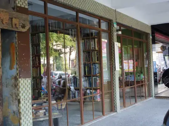 【宿泊レポ】草祭二手書店 Cao Ji Book Inn（台南）キレイ！静か！新幹線駅から無料シャトルのバス停が近く！