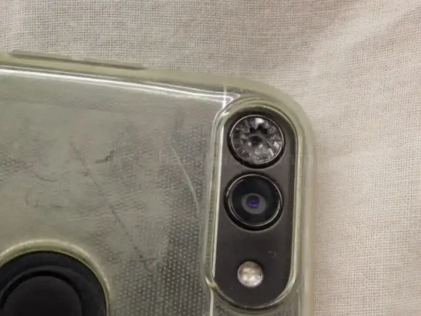 スマホのレンズ割れ