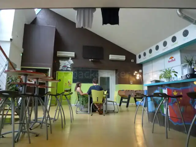 Cool & Bed Lyonのフロント