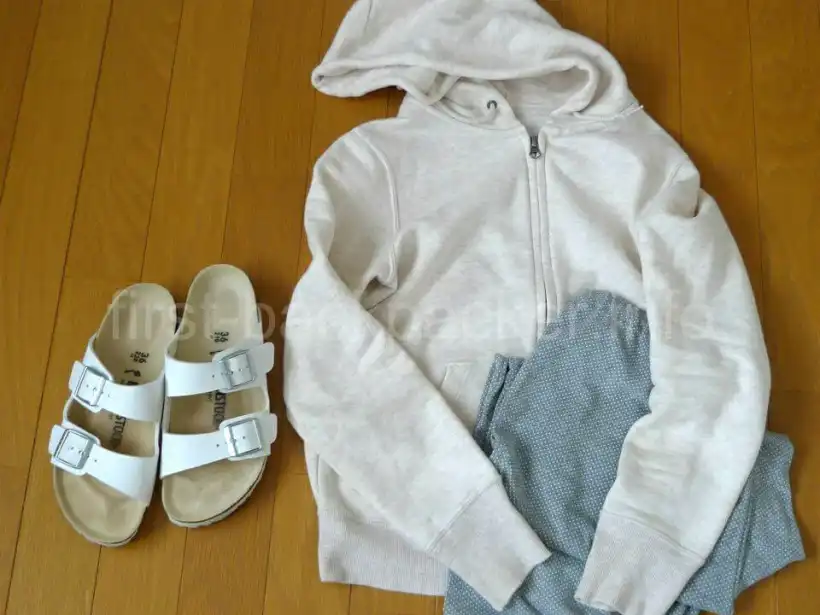 バックパッカー飛行機内での服装