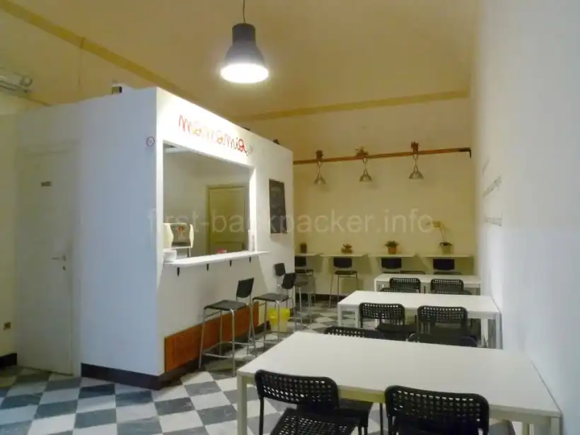 パレルモ・マンマミーアホステルのダイニングルーム