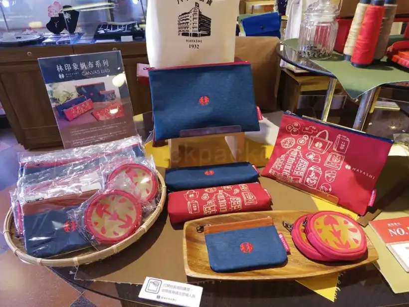 台南・林百貨の帆布バッグコーナー