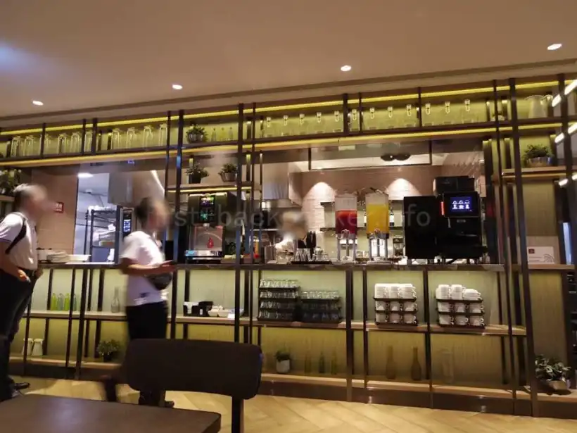 台北桃園空港（第2ターミナル）プラザ・プレミアム・ラウンジZONE Aオープンキッチン