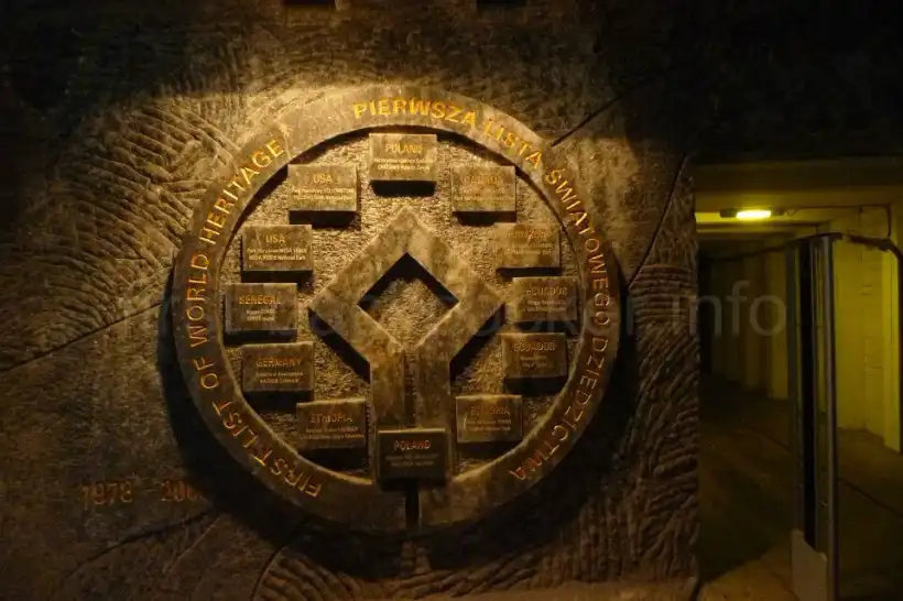 ヴィエリチカ岩塩坑の世界遺産レリーフ