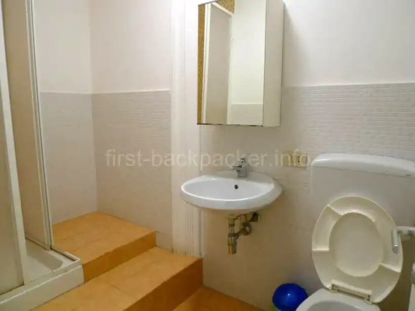 パレルモ・マンマミーアホステルのドミトリーのバスルーム