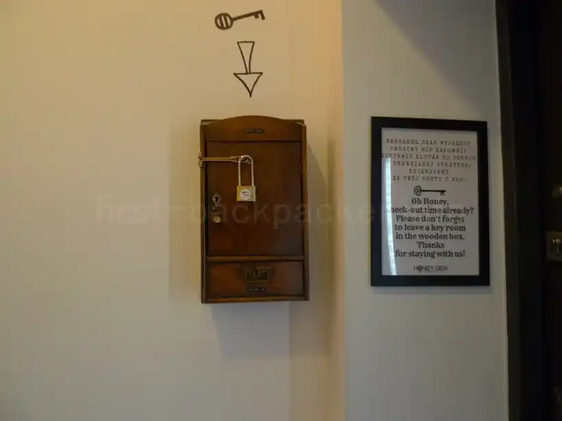 グダニスクHoney Den Hostelの鍵受け取り＆受け渡しポスト