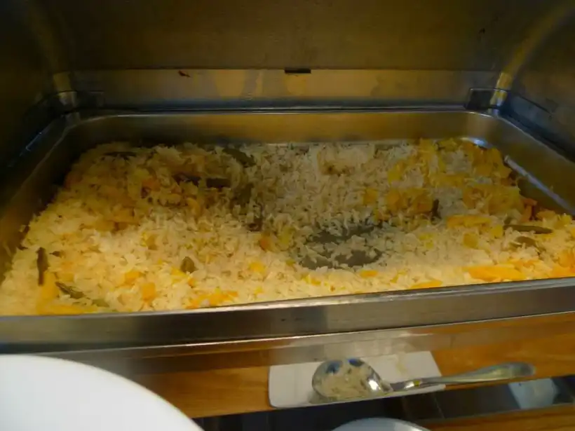 ヘルシンキ ヴァンター国際空港Almost@home Loungeのホットミール