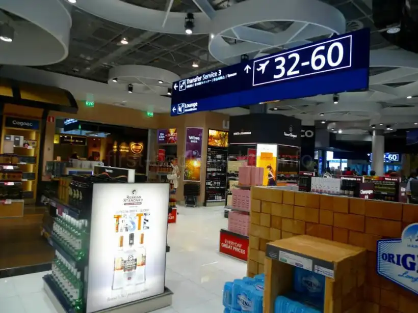 ヘルシンキ ヴァンター国際空港Almost@home Loungeへの通路