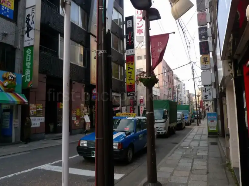 ファーストキャビン長崎のある通り