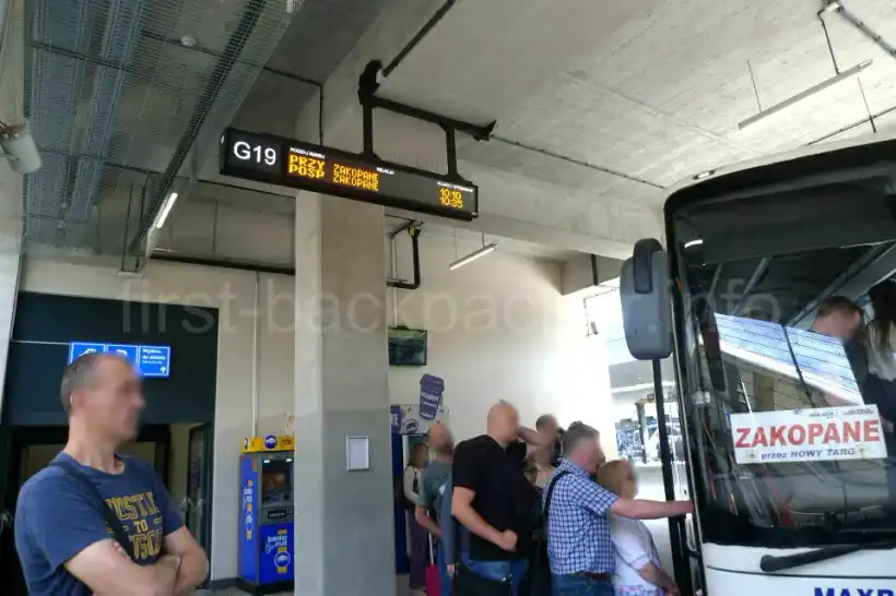 クラクフからザコパネ行きのバス