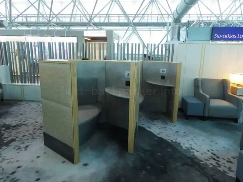 台北桃園空港（第2ターミナル）プラザ・プレミアム・ラウンジZONE A1の作業スペース