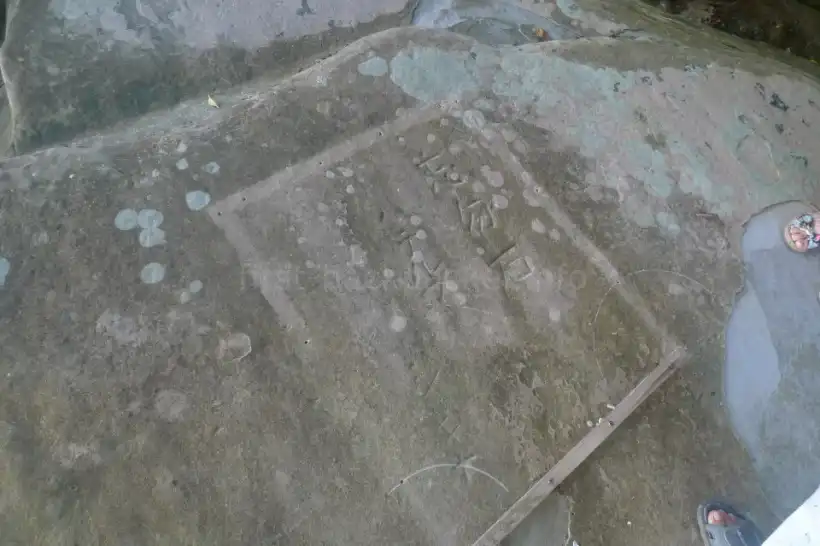 西表島・忘勿石（わすれないし）