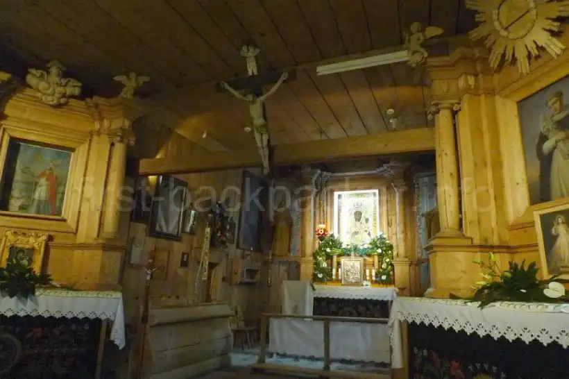 ザコパネの木の教会の中