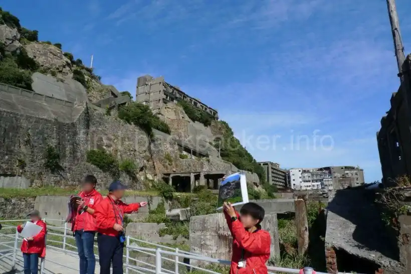 軍艦島コンシェルジュの軍艦島ツアー、ガイドさんの説明