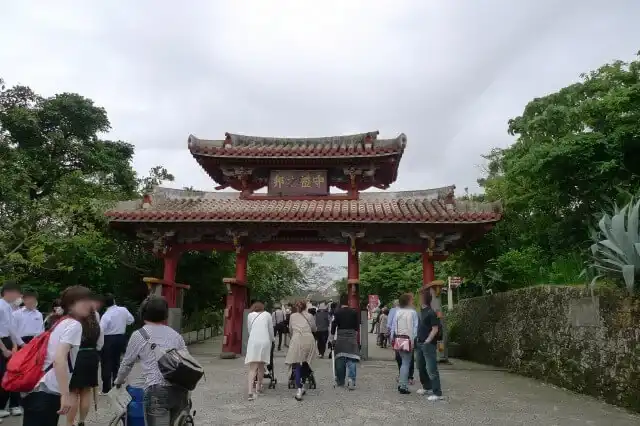 首里城の守礼門