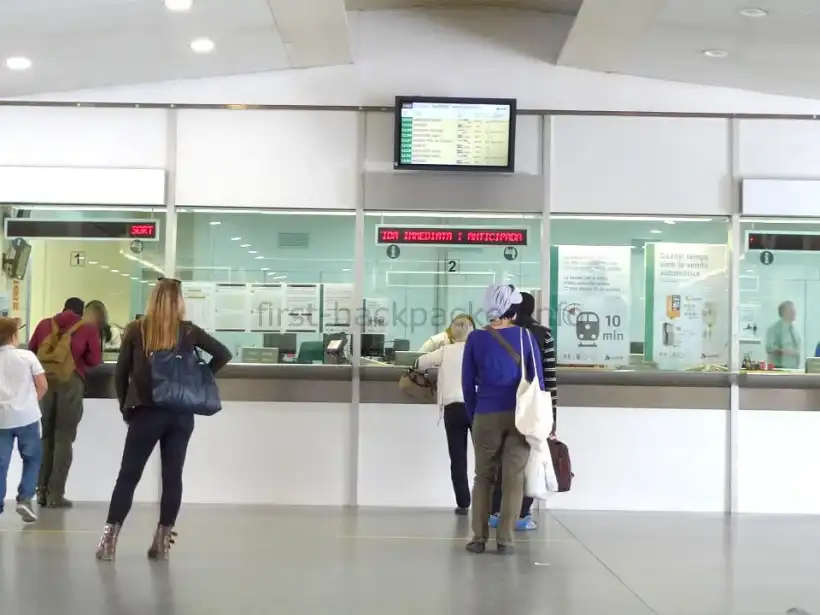 ジローナ駅の窓口