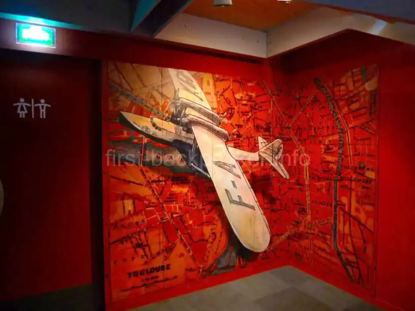 トゥールーズ ブラニャック空港 "La Croix du Sud" Loungeの壁面イラスト
