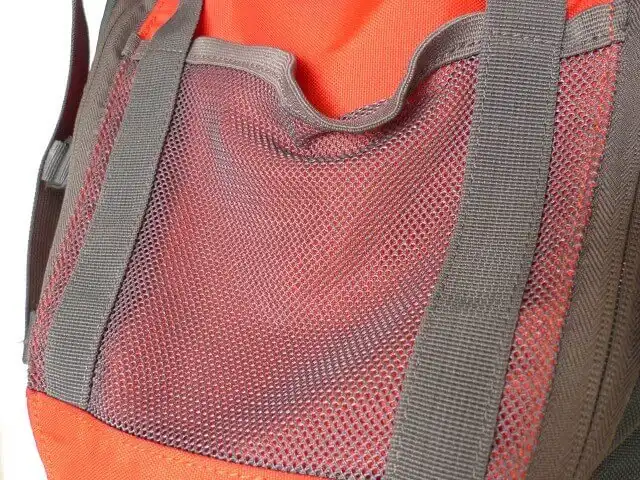 デカトロンのバックパックの外ポケットのゴム