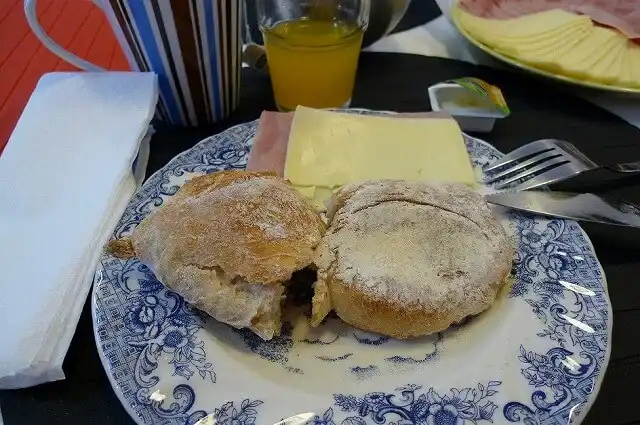 Aveiro Rossio Hostelの朝食