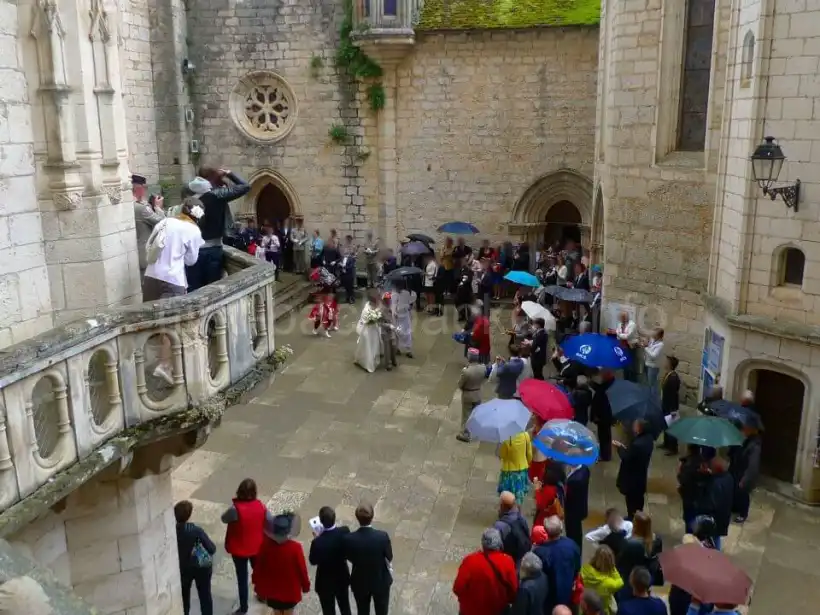 ロカマドゥールのサン・サヴール教会の入り口前広場