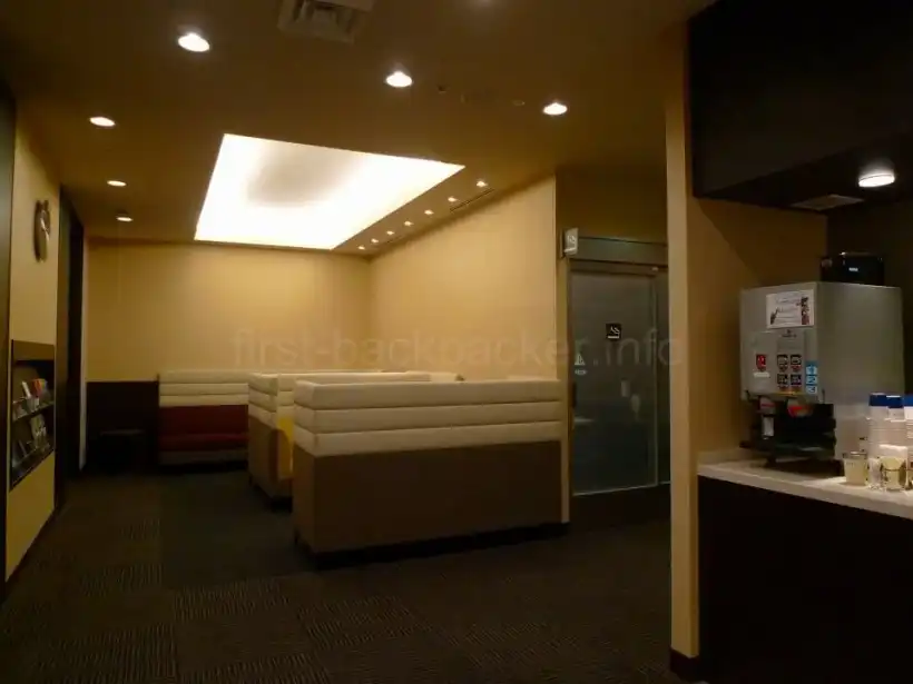 中部国際空港セントレアの第2プレミアムラウンジの喫煙室のドア