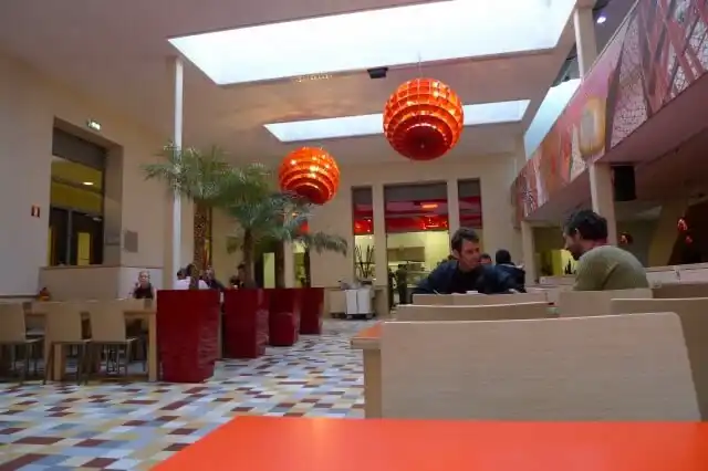 Stayokay Amsterdam Oostのダイニングルーム