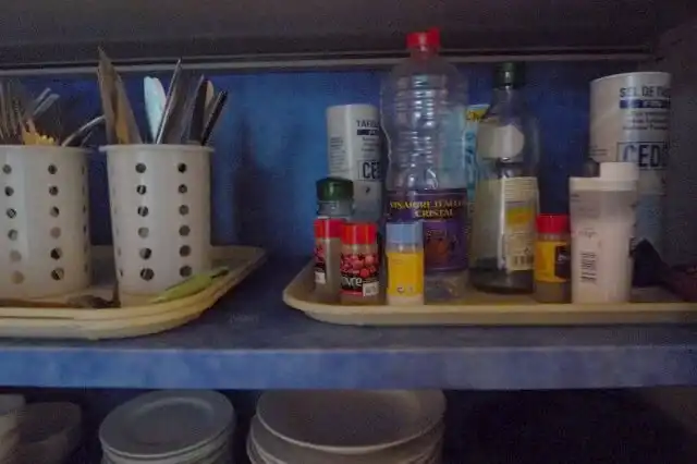 ホステルのキッチンの調味料