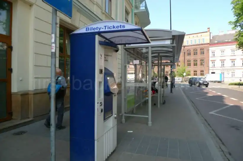 ヴィエリチカ岩塩坑行きのバス停