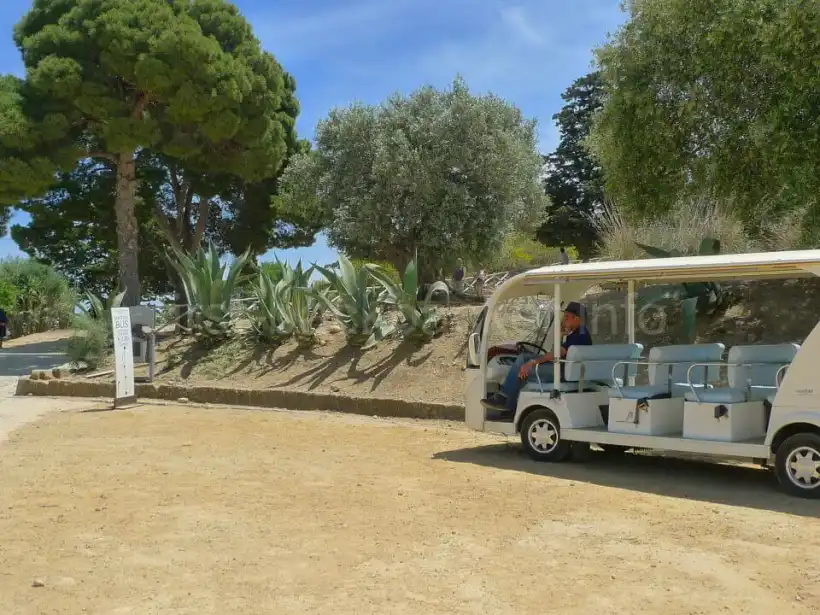 アグリジェントの神殿の谷の場内バス