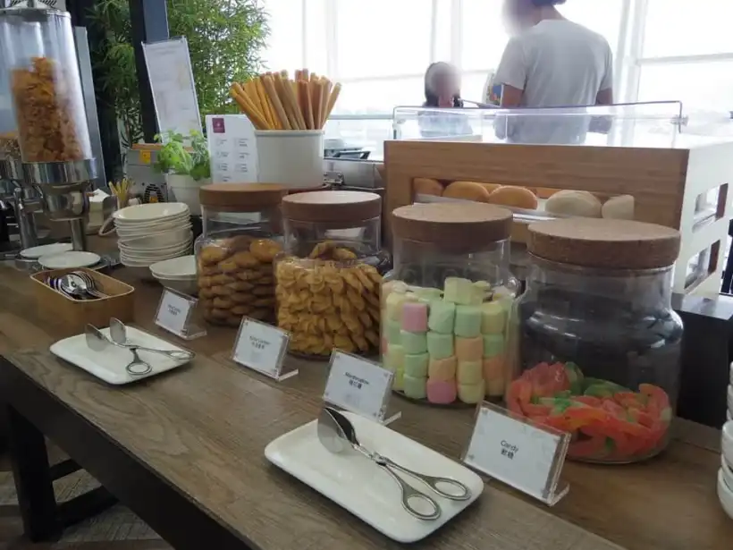 香港国際空港・ウエストホール・プラザ・プレミアム・ラウンジの食事