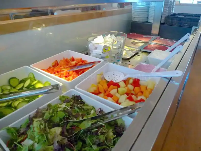 ブリュッセル国際空港Diamond Loungeのサラダバー