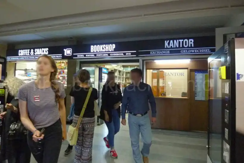 アウシュヴィッツ・ミュージアムの売店