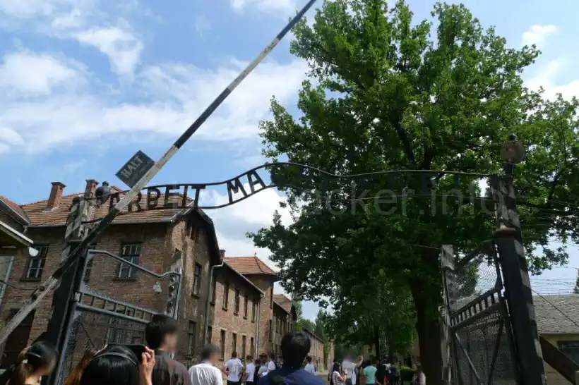 アウシュヴィッツの入り口「Albeit Macht Frei」