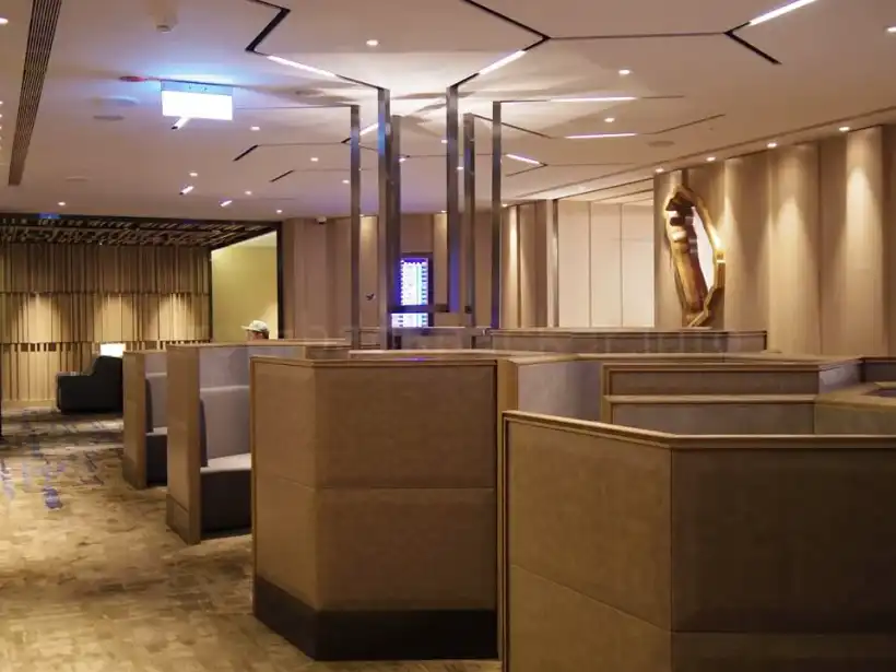 台北桃園空港（第1ターミナル）プラザ・プレミアム・ラウンジZONE Dの個室ワークスペース