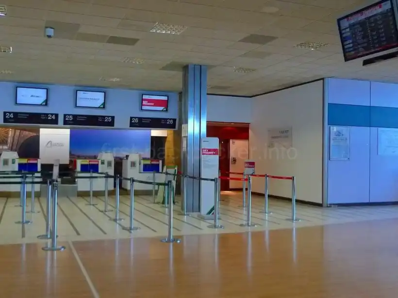 パレルモ ファルコーネ ボルセリーノ空港のチェックインカウンター